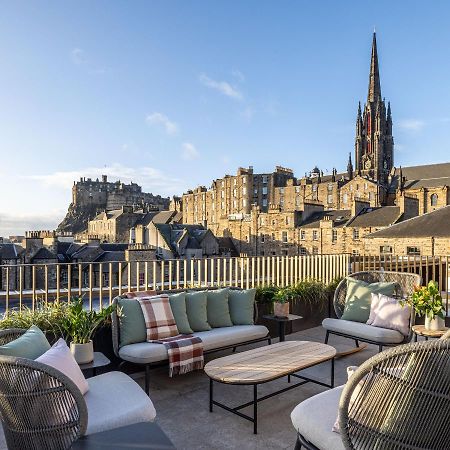 Virgin Hotels Edimburgo Esterno foto The Edinburgh Castle view from the rooftop terrace