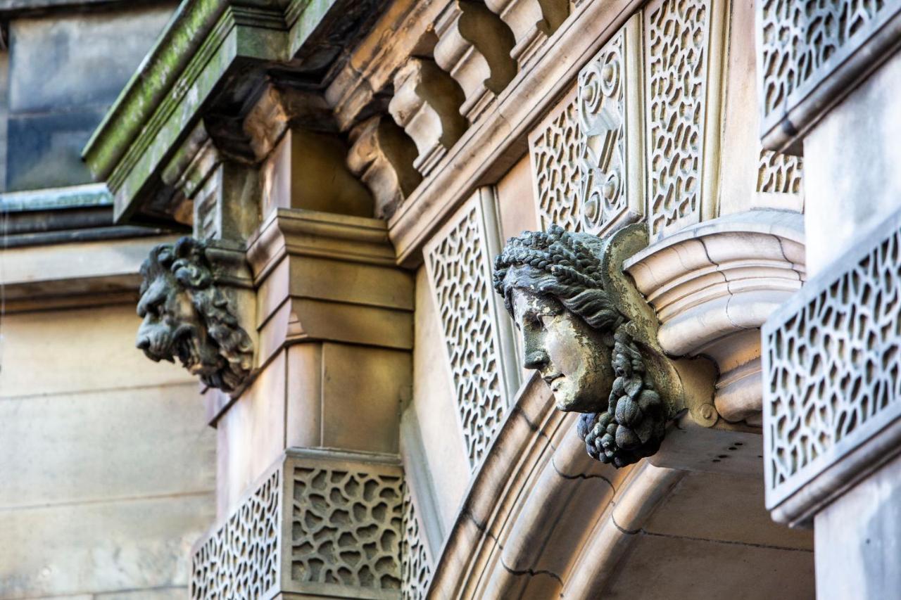 Virgin Hotels Edimburgo Esterno foto Detail of the facade