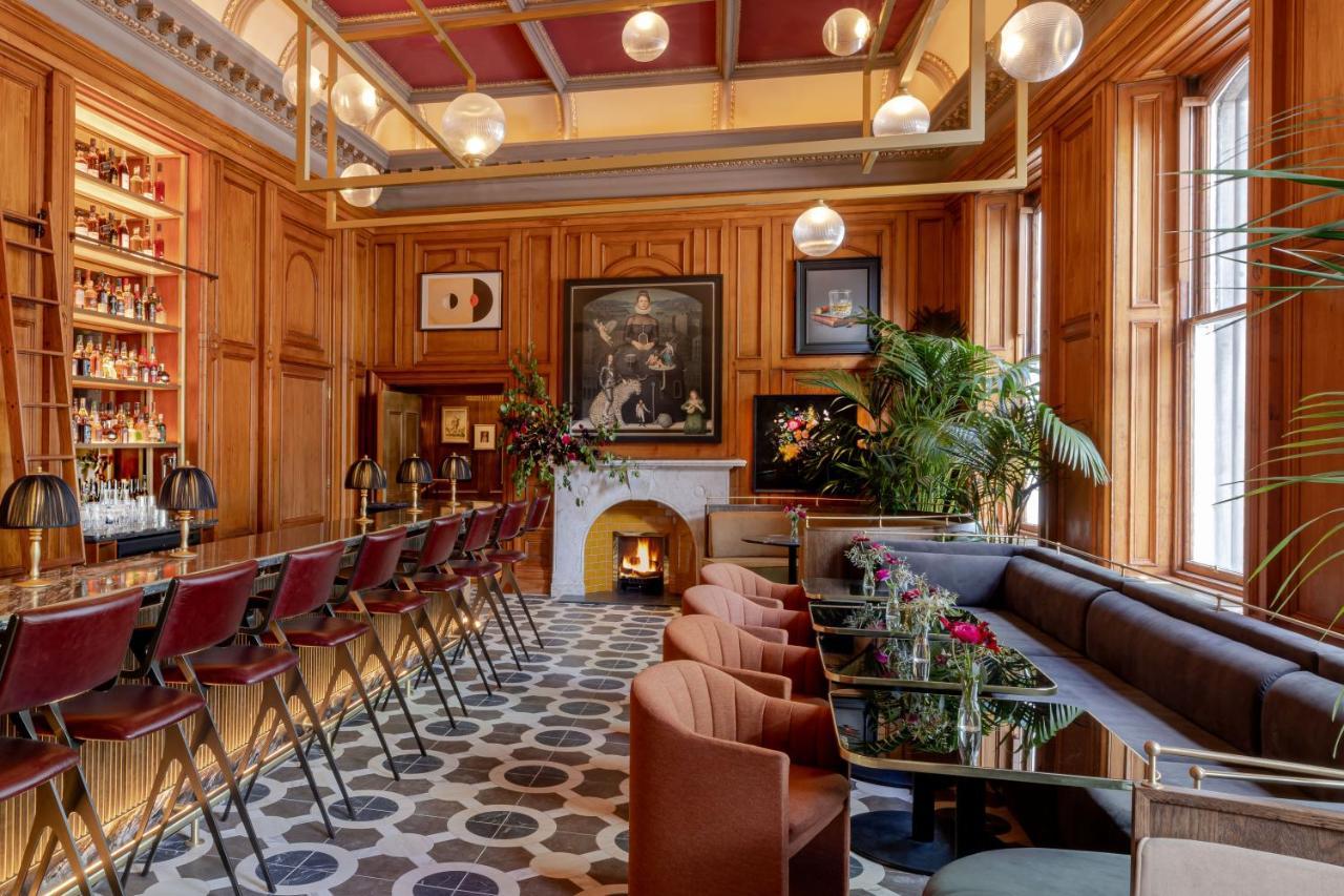Virgin Hotels Edimburgo Esterno foto The bar at the London Edition