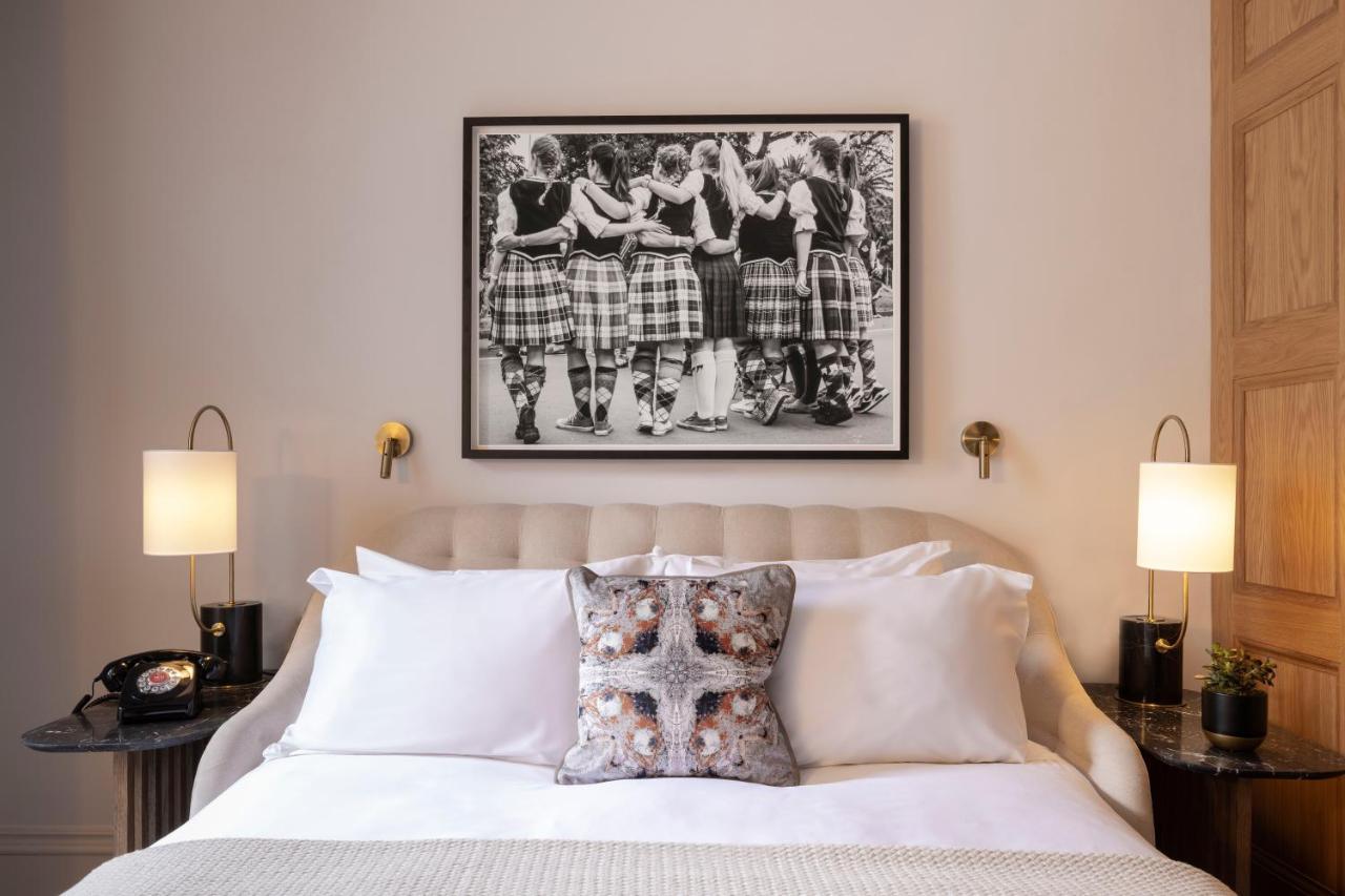 Virgin Hotels Edimburgo Esterno foto The bedroom at the hotel