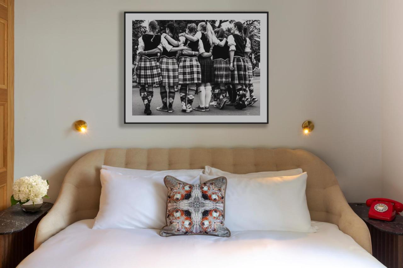Virgin Hotels Edimburgo Esterno foto A photograph of the 1967 New York City Gay Pride Parade by Jack Delano