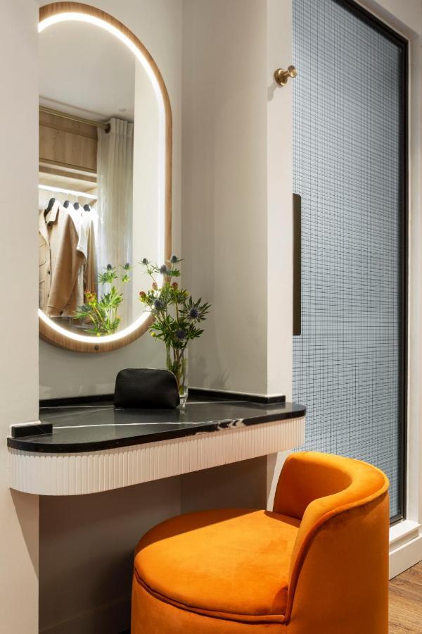Virgin Hotels Edimburgo Esterno foto A bathroom in a hotel