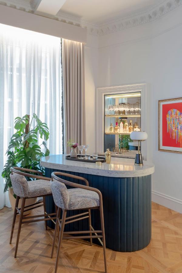 Virgin Hotels Edimburgo Esterno foto The bar at the 100 Queen's Gate