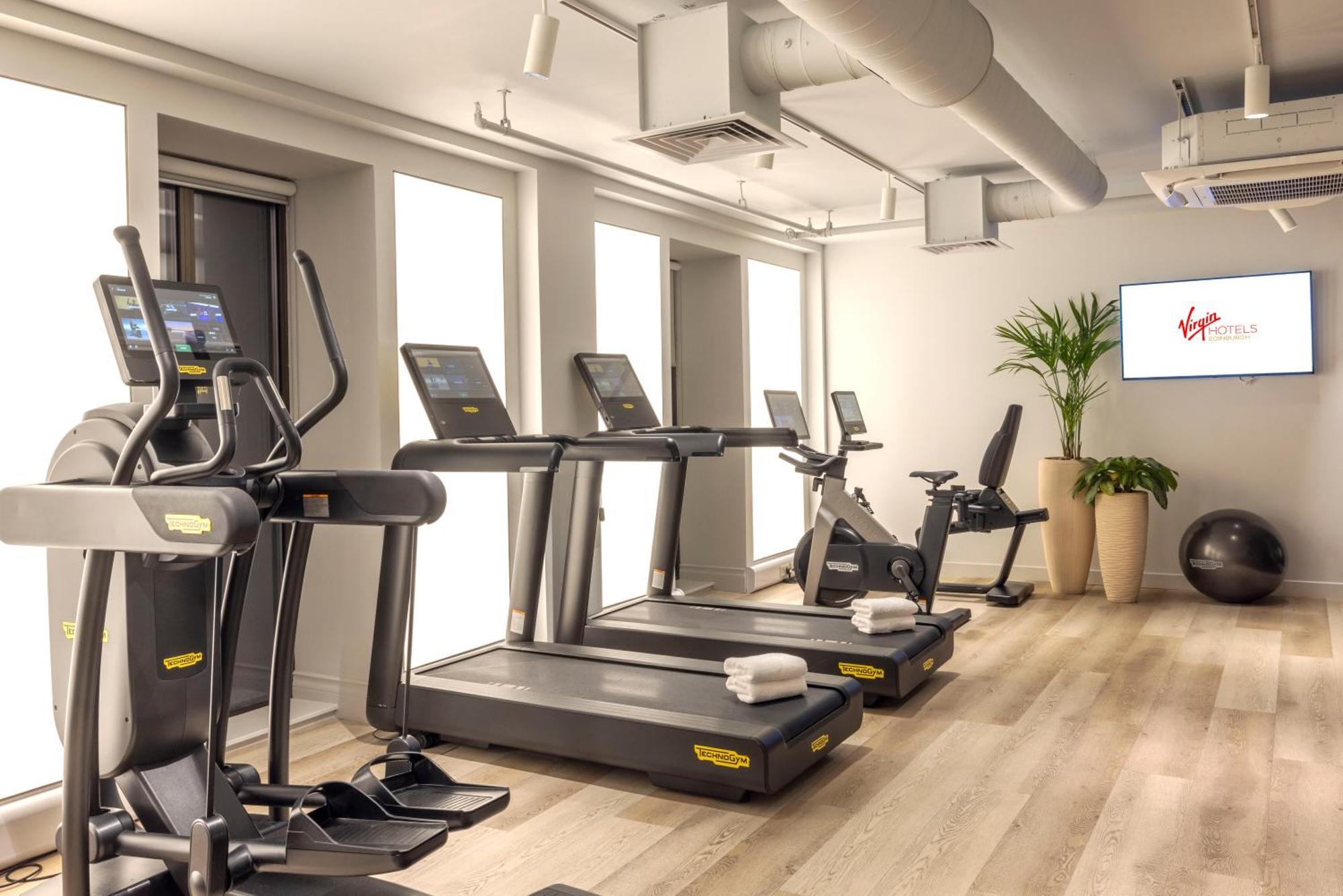 Virgin Hotels Edimburgo Esterno foto Virgin Active gym in London